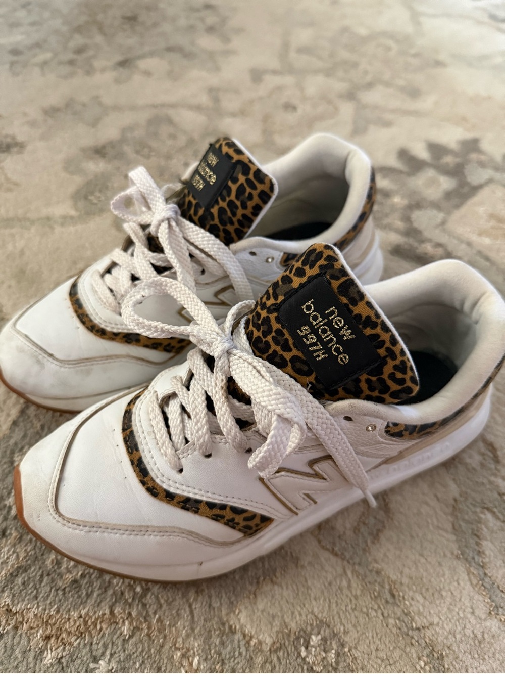 New Balance 997H White Sneakers Leopard Print Accents women’s size 6 tennis shoe